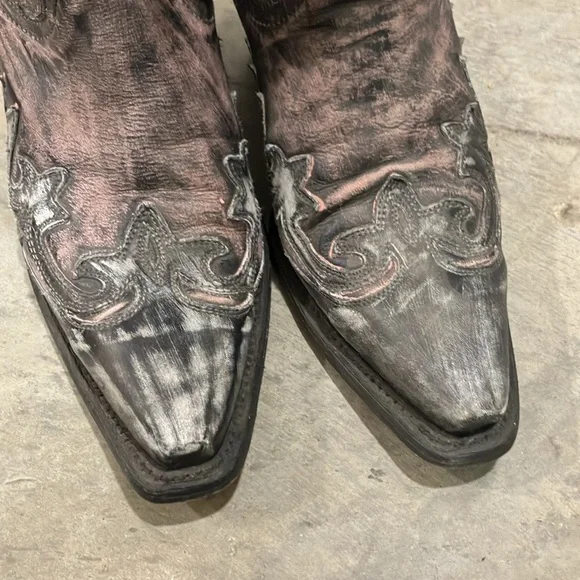 CORRAL Western Cowboy Boots with Intricate Design - Picture 4 of 5